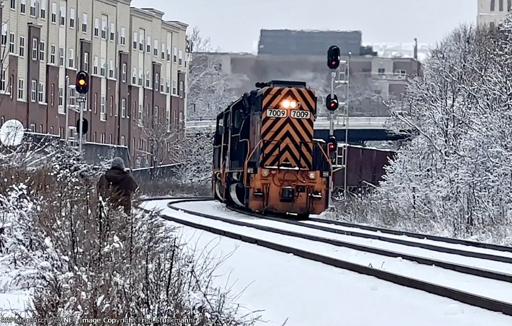 WE 7009 shoves the empties past the Exchange St. signals